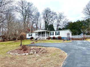 440 Katie Dr, Hendersonville, NC 28792