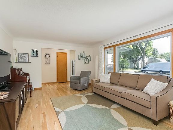 4th image of 6228 Blaisdell Ave