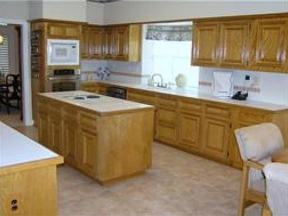 Gourmet kitchen