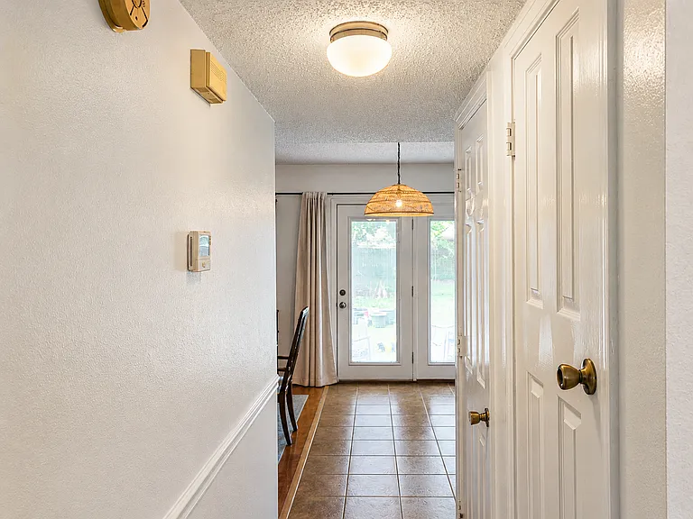 4008 Breezy Hill Ln — Photo 24