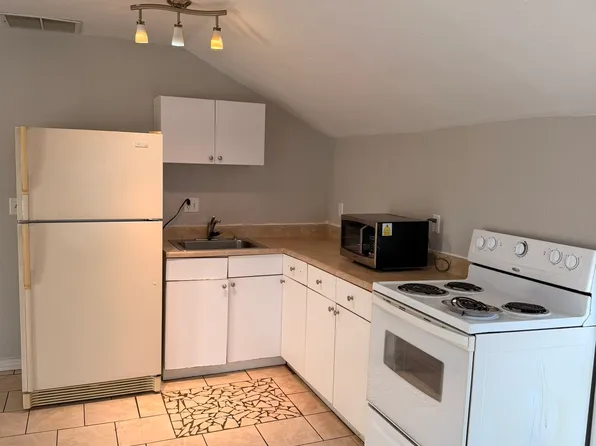 403 E 6th 1/2 St, Davenport, IA 52803