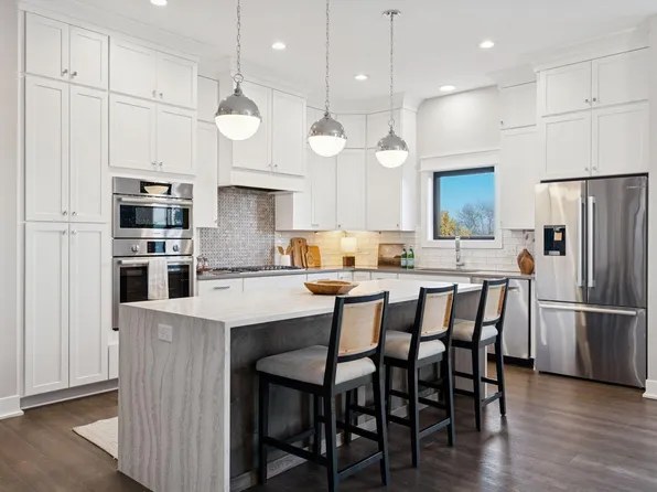 5754 Shady Oak Rd #1, Minnetonka, MN 55343