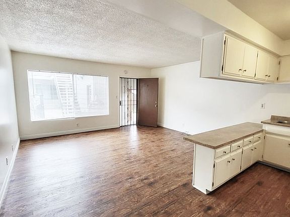 2nd image of 985 N Park Cir APT 4