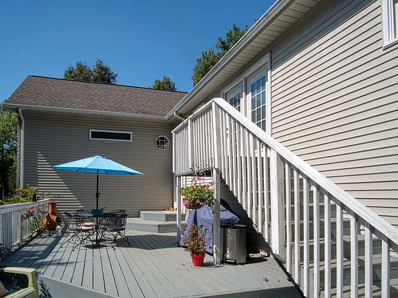 5th image of 110 Gray Dr