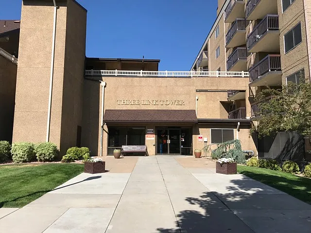 2427 Jefferson Ave — Photo 11