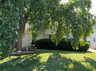 4281 S 89th St, Greenfield, WI 53228