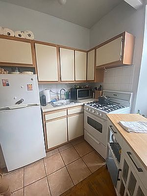 4th image of 166 Orchard St #2AA