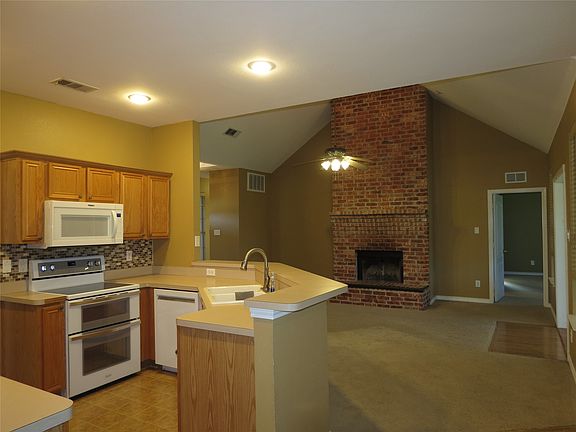 5th image of 109 Country View Ln