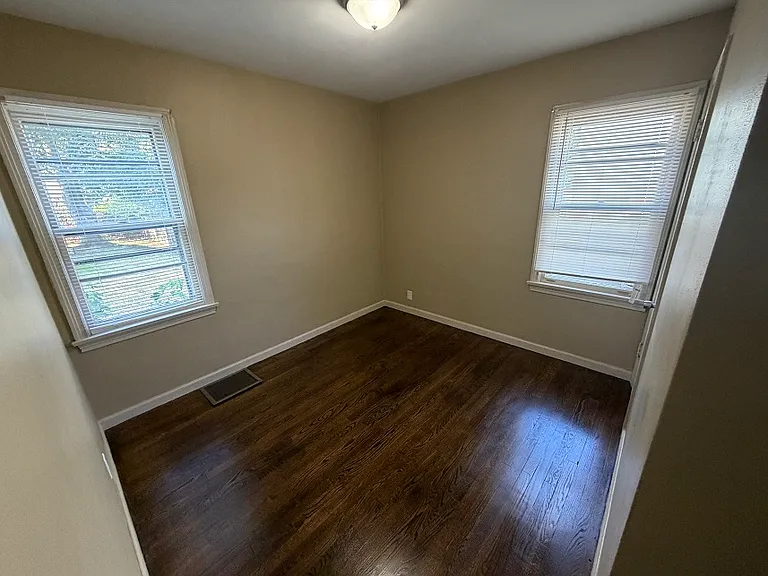 856 Canterbury St SW — Photo 6