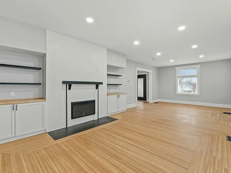 2978 Wardall Ave — Photo 6