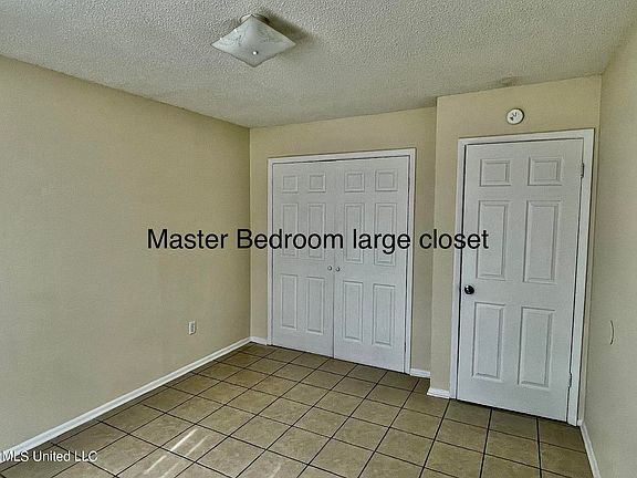 5th image of 1704 Victoria Dr