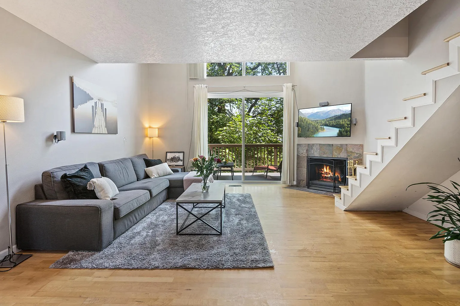 839 SW Broadway Dr photo 1