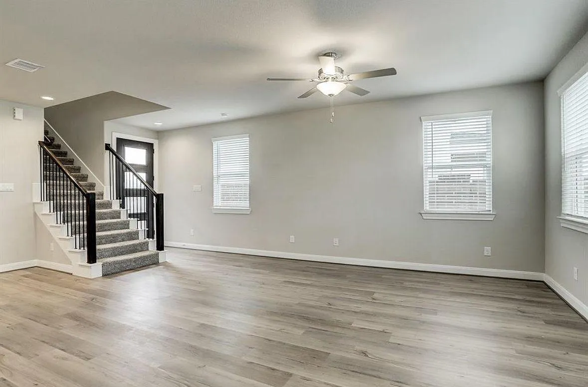 3 bed, 2.5 bath, 2058 sqft, $2,500 — Photo 2