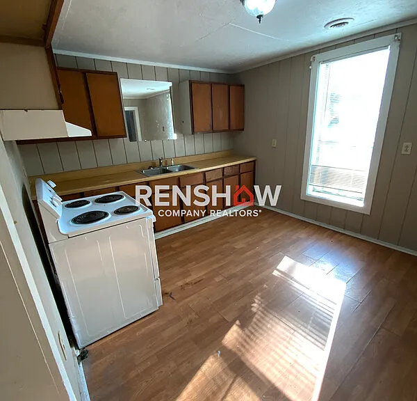 180 Ross Ave — Photo 9