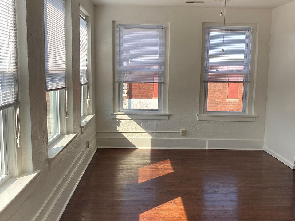 1st image of 101 E Harrison St APT 1