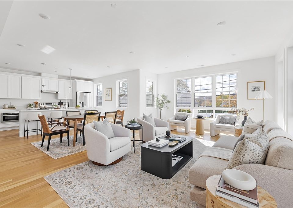 1st image of 272 Lincoln St #104