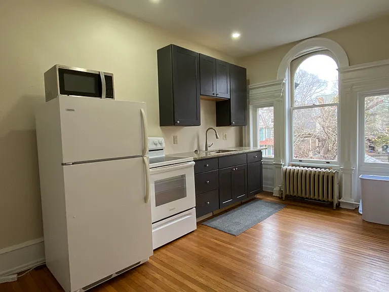 1051 W 4th St #2E — Photo 2