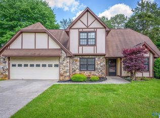 1808 Hollytree Dr NW, Huntsville, AL 35806