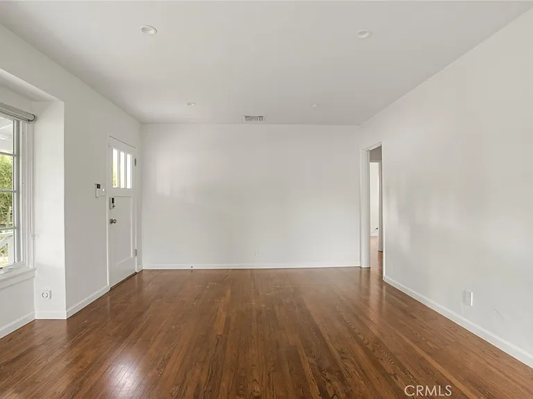10215 Eldora Ave — Photo 9