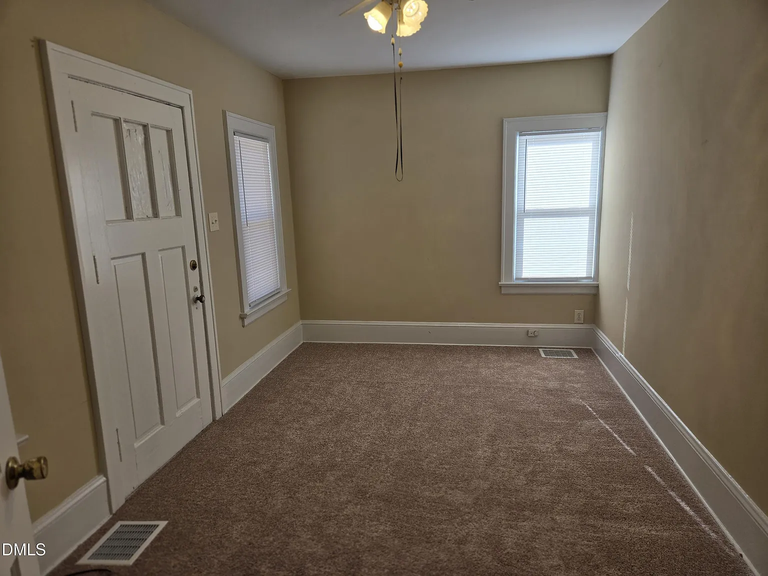 2 bed, 1.0 bath, $1,579 — Photo 4