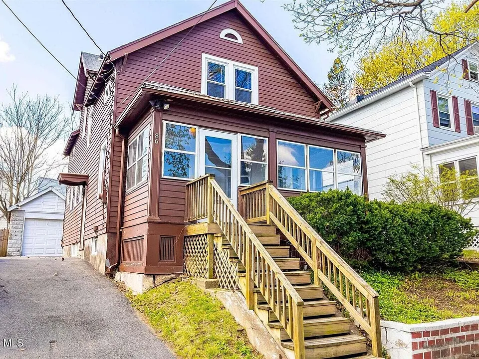86 Benson St