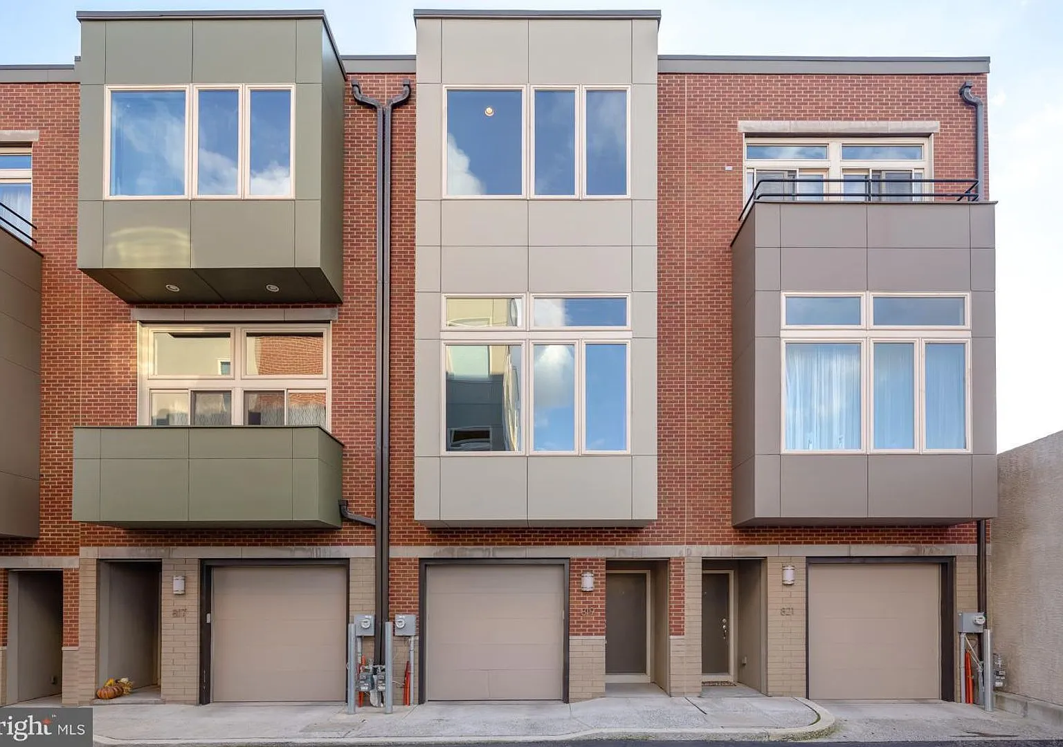 Bella Vista Townhome with Parking — Photo 4