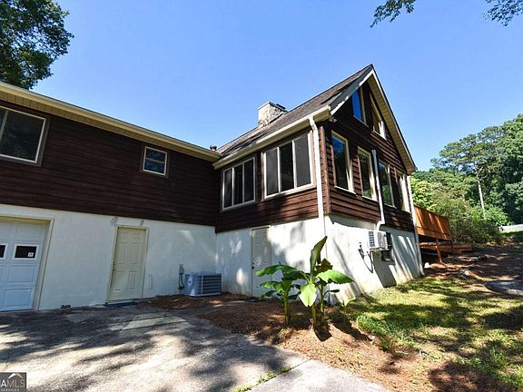 3rd image of 243 Saint Patrick Dr SW
