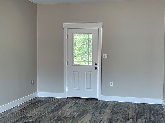 4th image of 113 Baker And Russell Dr