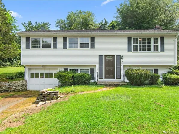 7 Sessions Drive, Plainfield, CT 06332