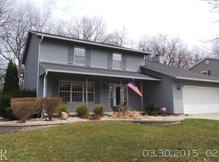 2016 Hidden Lake Dr, Bloomington, IL 61704