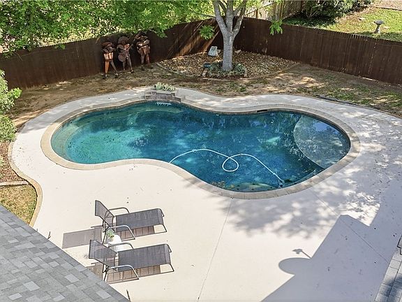 2nd image of 440 Oak Trce
