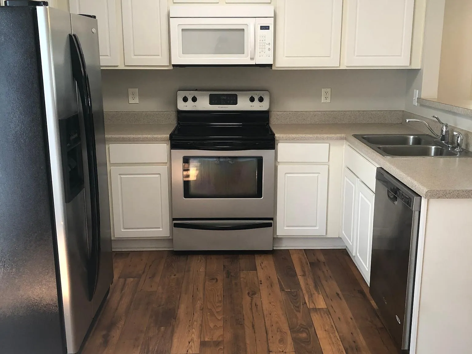 400 Flintlock Court — Photo 2
