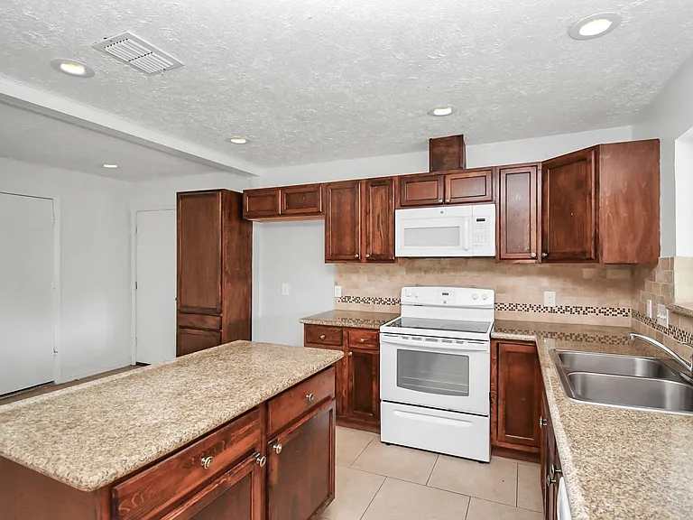 10131 Kent Towne Ln — Photo 24