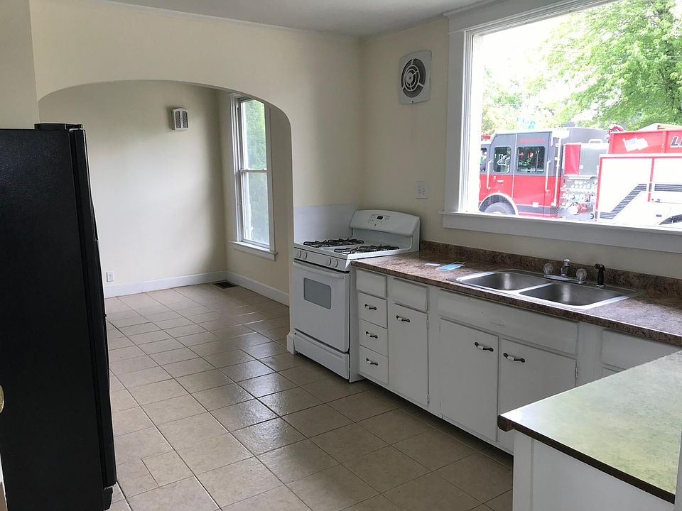 1st image of 513 W Silver St APT 3