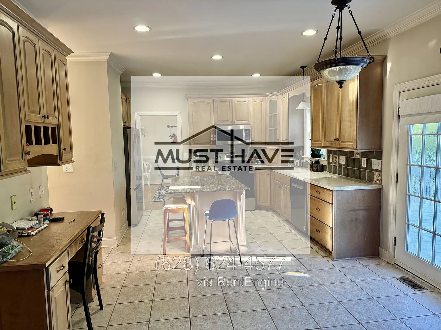 4 bed, 3.0 bath, 3747 sqft, $3,000 — Photo 4