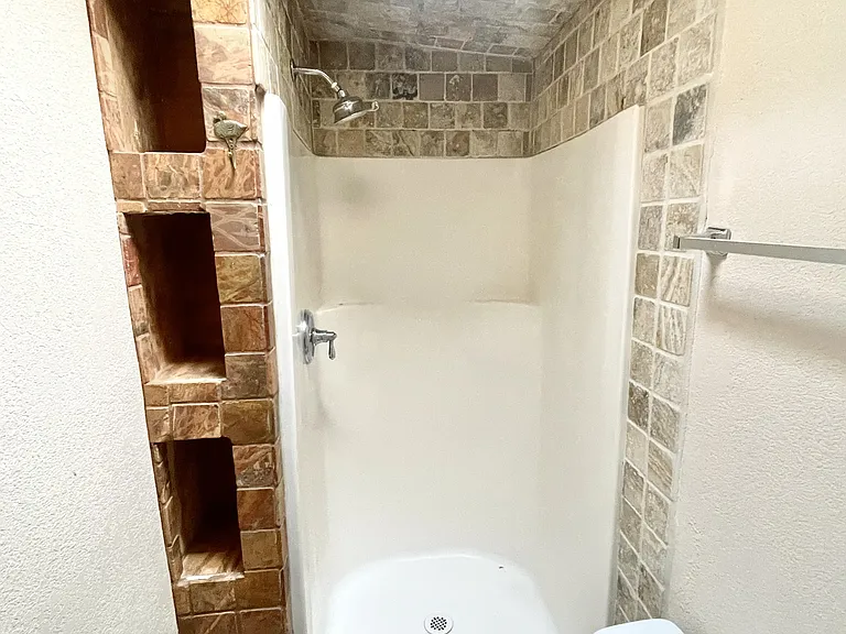 420 Girard Blvd SE #A — Photo 4