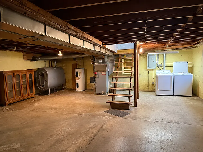 69 W Charlotte St — Photo 23