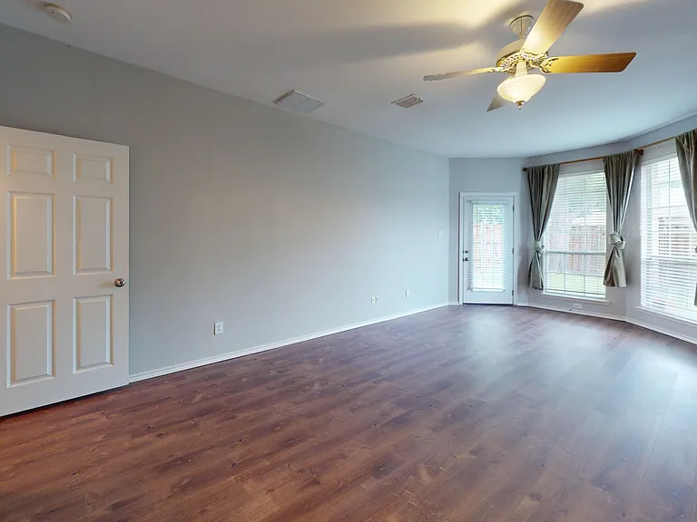 1423 Cool Springs Dr — Photo 13