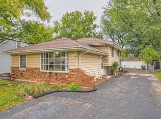 3925 N Adams St, Westmont, IL