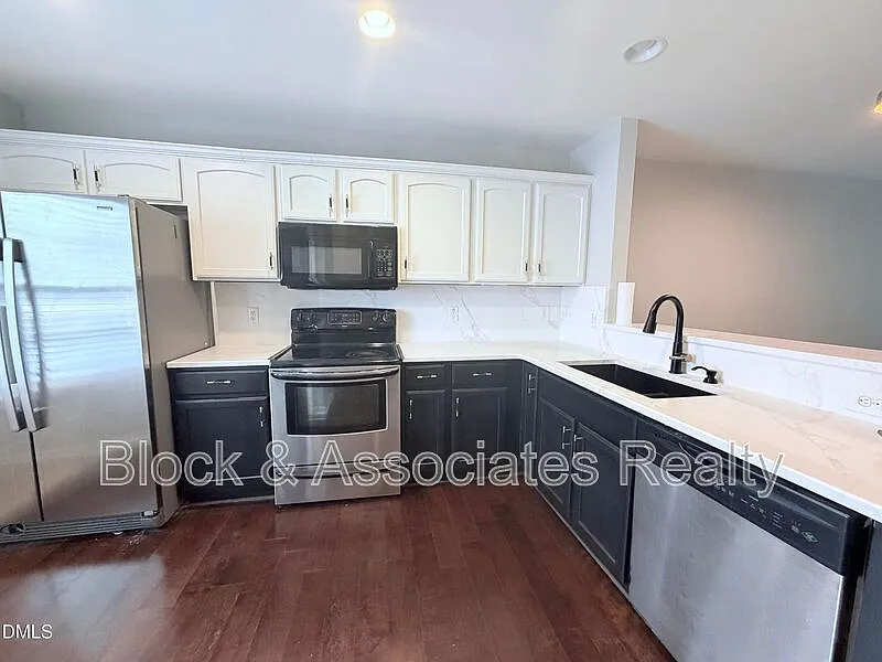 2 bed, 2.5 bath, $1,700 — Photo 3