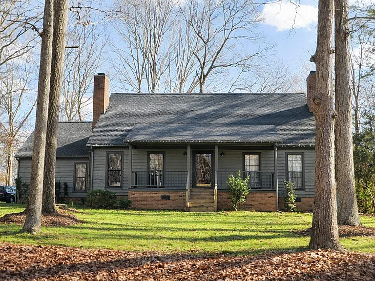 10433 Rocking Chair Rd — Photo 1