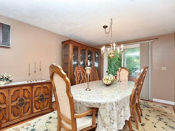 4th image of 224 Highland Ave
