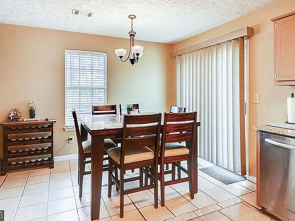 4th image of 5913 Summerglen Ln