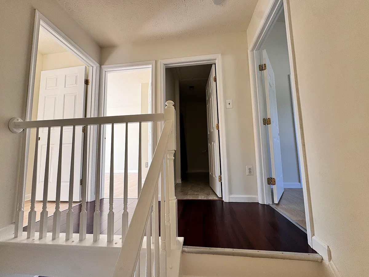 Building Photo - 211 Bluegrass Dr