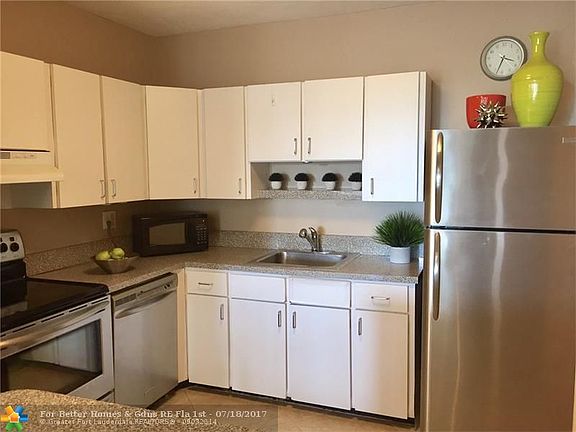 4th image of 888 Intracoastal Dr APT 2G