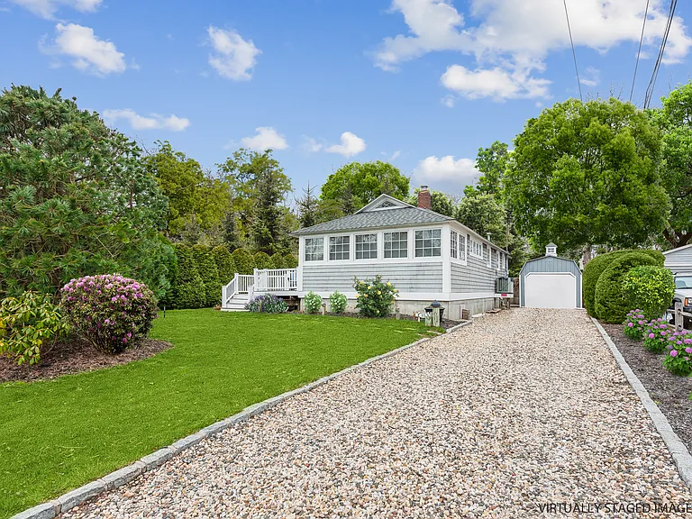 33 Bay Ave — Photo 1