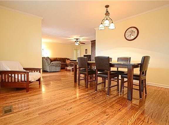 5th image of 1121 Wedgewood Dr