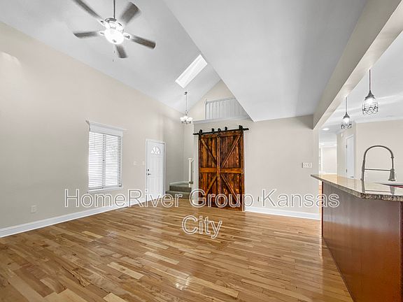 4th image of 304 NW 36th Street Ter