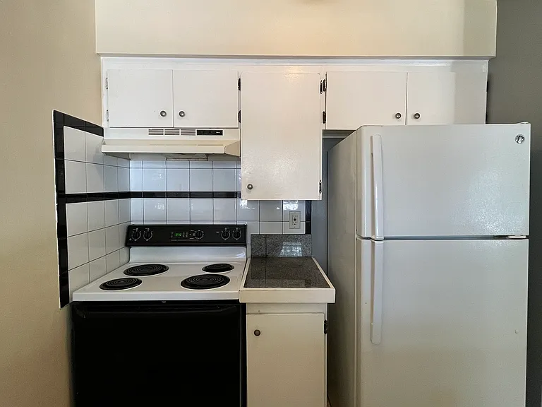 715 Angelina Ln — Photo 4