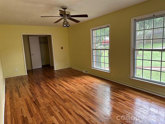 3rd image of 3220 Wiseman Dr